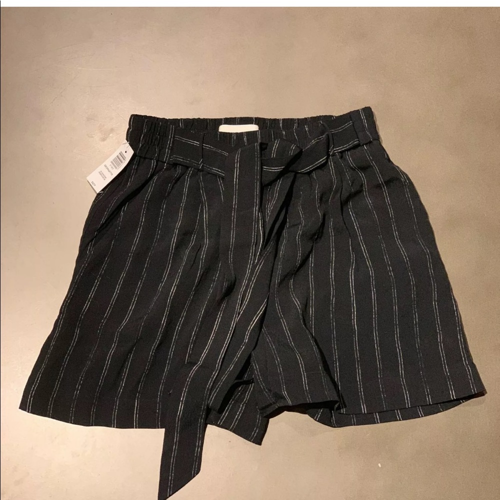 Aritzia “Georgette” high waisted crepe shorts XS